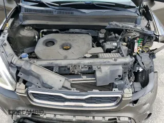 2013 Kia Soul + z VIN KNDJT2A62D7532020, wystawiony jako Copart lot #55184065 z przebiegiem 177 074 mil mil oraz Szkoda całkowita • Salvage title. Historia ofert i sprzedaży dostępna na DreamBid. Obrazek 12.