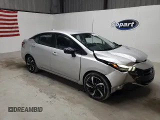 2024 Nissan Versa SR z VIN 3N1CN8FV8RL822726, wystawiony jako Copart lot #57810075 z przebiegiem 31 786 mil mil oraz Szkoda całkowita • Salvage title. Historia ofert i sprzedaży dostępna na DreamBid. Obrazek 4.
