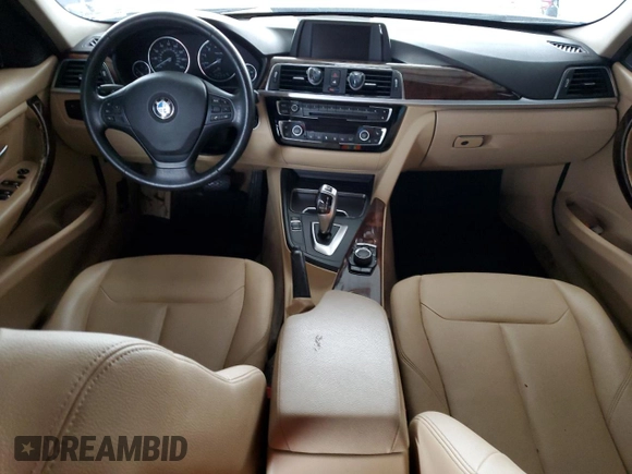 2016 BMW 3 Series 320i xDrive z VIN WBA8E5G55GNT41469, wystawiony jako Copart lot #56165005 z przebiegiem Nie podano mil oraz Czysty tytuł • Clean title. Historia ofert i sprzedaży dostępna na DreamBid. Obrazek 8.