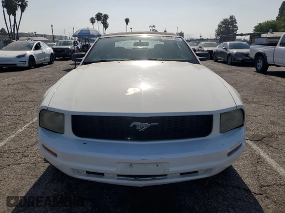 2007 Ford Mustang Deluxe z VIN 1ZVFT84NX75272930, wystawiony jako Copart lot #61072165 z przebiegiem 137 513 mil mil oraz Szkoda całkowita • Salvage title. Historia ofert i sprzedaży dostępna na DreamBid. Obrazek 5.