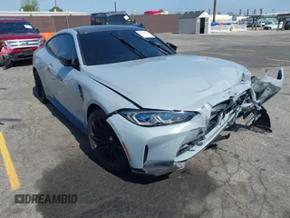 2024 BMW M4 Competition z VIN WBS33AZ05RCP68753, wystawiony jako IAAI lot #42143172 z przebiegiem 6736 mil mil oraz . Historia ofert i sprzedaży dostępna na DreamBid. Obrazek 1.