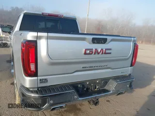 2021 GMC Sierra 1500 SLT z VIN 3GTU9DED7MG250461, wystawiony jako IAAI lot #41460881 z przebiegiem 89 344 mil mil oraz . Historia ofert i sprzedaży dostępna na DreamBid. Obrazek 16.