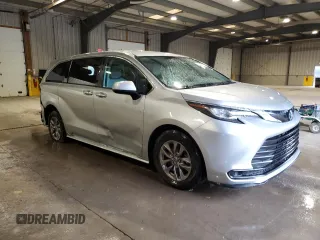 2022 Toyota Sienna LE with VIN 5TDKRKEC2NS090169, listed as a Copart auction lot 60974515 with 83,746 mi miles and Salvage title. Bid and sale history available at DreamBid. Image 4.