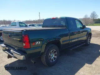 2004 Chevrolet Silverado 1500 Z71 with VIN 2GCEK19T541236477, listed as a IAAI auction lot 42045565 with 125,581 mi miles and . Bid and sale history available at DreamBid. Image 4.