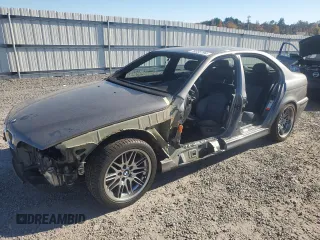2003 BMW M5 z VIN WBSDE93433CF93356, wystawiony jako Copart lot #76355194 z przebiegiem 83 185 mil mil oraz Szkody całkowita. Historia ofert i sprzedaży dostępna na DreamBid. Obrazek 1.