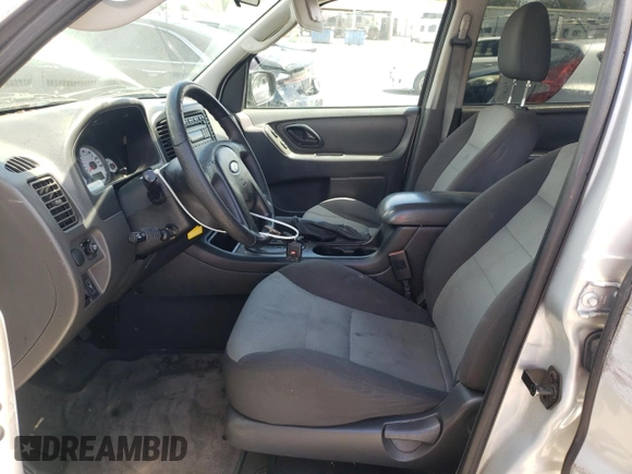 2007 Ford Escape XLS z VIN 1FMYU02Z97KC06172, wystawiony jako Copart lot #56978575 z przebiegiem 155 456 mil mil oraz Szkoda całkowita • Salvage title. Historia ofert i sprzedaży dostępna na DreamBid. Obrazek 7.