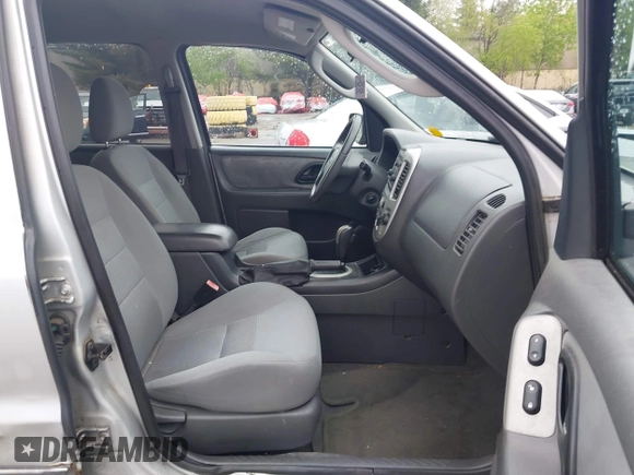 2005 Ford Escape XLT with VIN 1FMCU93115KC10947, listed as a IAAI auction lot 42215066 with 128,475 mi miles and . Bid and sale history available at DreamBid. Image 5.