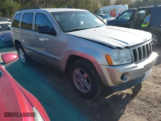 2007 Jeep Grand Cherokee Laredo with VIN 1J8GS48K17C516150, listed as a IAAI auction lot 41752720 with 176,114 mi miles. Bid and sale history available at carsss.com. Image 1.