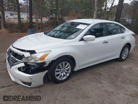 2014 Nissan Altima 2.5 S with VIN 1N4AL3AP2EN335771, listed as a IAAI auction lot 41202964 with 164,995 mi miles. Bid and sale history available at carsss.com. Image 2.