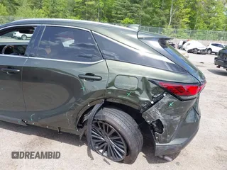 2025 Lexus RX 350 z VIN 2T2BAMCA7SC098174, wystawiony jako IAAI lot #42294965 z przebiegiem 3 845 mil mil oraz . Historia ofert i sprzedaży dostępna na DreamBid. Obrazek 6.