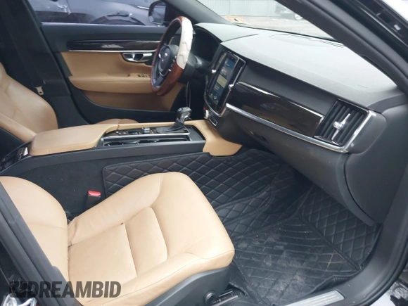 2017 Volvo S90 Momentum with VIN YV1102AK3H1006469, listed as a IAAI auction lot 41795564 with 121,001 mi miles. Bid and sale history available at carsss.com. Image 5.