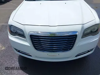 2012 Chrysler 300 S z VIN 2C3CCABG5CH115766, wystawiony jako IAAI lot #41893708 z przebiegiem 129 260 mil mil oraz . Historia ofert i sprzedaży dostępna na DreamBid. Obrazek 6.