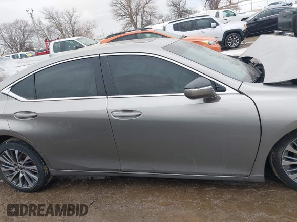 2021 Lexus ES with VIN 58ADZ1B15MU107499, listed as a IAAI auction lot 41742998 with 1 mi miles. Bid and sale history available at carsss.com. Image 13.