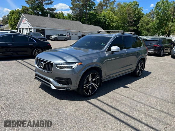 2019 Volvo XC90 R-Design z VIN YV4A22PM9K1440828, wystawiony jako Copart lot #58994785 z przebiegiem 153 481 mil mil oraz Czysty tytuł • Clean title. Historia ofert i sprzedaży dostępna na DreamBid. Obrazek 1.