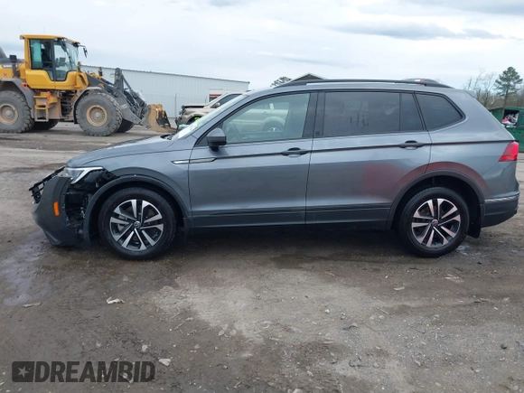 2024 Volkswagen Tiguan S z VIN 3VVRB7AX8RM111008, wystawiony jako IAAI lot #41857646 z przebiegiem 23 099 mil mil oraz . Historia ofert i sprzedaży dostępna na DreamBid. Obrazek 15.