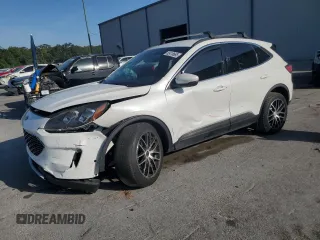 2020 Ford Escape Titanium z VIN 1FMCU9J9XLUB17175, wystawiony jako Copart lot #55418665 z przebiegiem 55 461 mil mil oraz Szkody całkowita. Historia ofert i sprzedaży dostępna na DreamBid. Obrazek 1.