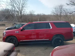 2023 GMC Yukon XL SLT z VIN 1GKS2GKDXPR314163, wystawiony jako IAAI lot #41716933 z przebiegiem 42 963 mil mil oraz . Historia ofert i sprzedaży dostępna na DreamBid. Obrazek 15.
