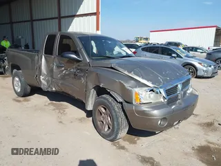 2006 Dodge Dakota SLT with VIN 1D7HE42K16S666071, listed as a IAAI auction lot 41676231 with 129,977 mi miles and . Bid and sale history available at carsss.com. Image 1.