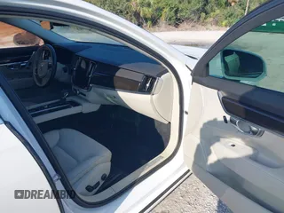 2018 Volvo S90 Momentum z VIN LVY992MK6JP031811, wystawiony jako IAAI lot #42301680 z przebiegiem Nie podano mil oraz . Historia ofert i sprzedaży dostępna na DreamBid. Obrazek 5.