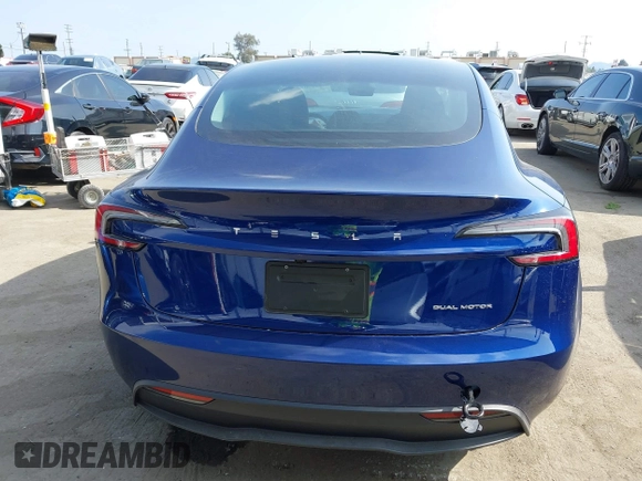 2025 Tesla Model 3 Long Range z VIN 5YJ3E1EB3SF907019, wystawiony jako IAAI lot #42117014 z przebiegiem 3 323 mil mil oraz . Historia ofert i sprzedaży dostępna na DreamBid. Obrazek 17.