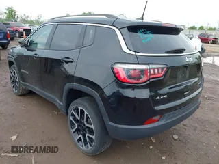 2017 Jeep Compass Limited z VIN 3C4NJDCB2HT628079, wystawiony jako IAAI lot #42209272 z przebiegiem 108 862 mil mil oraz . Historia ofert i sprzedaży dostępna na DreamBid. Obrazek 3.
