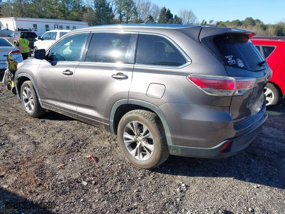 2014 Toyota Highlander XLE with VIN 5TDKKRFH2ES021473, listed as a IAAI auction lot 41809149 with 220,867 mi miles. Bid and sale history available at carsss.com. Image 3.