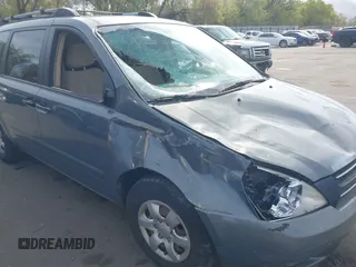 2006 Kia Sedona LX with VIN KNDMB233966090557, listed as a IAAI auction lot 42079046 with 198,851 mi miles. Bid and sale history available at carsss.com. Image 6.