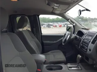 2016 Nissan Frontier S z VIN 1N6BD0CT8GN790581, wystawiony jako IAAI lot #42168583 z przebiegiem 218 908 mil mil oraz . Historia ofert i sprzedaży dostępna na DreamBid. Obrazek 5.