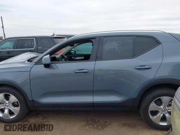 2021 Volvo XC40 Momentum with VIN YV4162UK3M2473571, listed as a IAAI auction lot 41718239 with 60,324 mi miles. Bid and sale history available at carsss.com. Image 14.