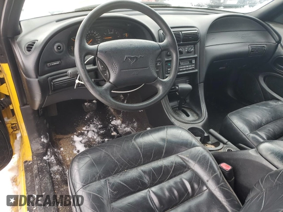 1998 Ford Mustang z VIN 1FAFP4046WF150030, wystawiony jako Copart lot #44960125 z przebiegiem 171 692 mil mil oraz Czysty tytuł • Clean title. Historia ofert i sprzedaży dostępna na DreamBid. Obrazek 8.
