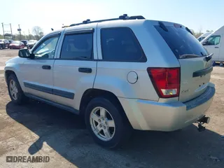2005 Jeep Grand Cherokee Laredo with VIN 1J8GR48K25C667992, listed as a IAAI auction lot 42094246 with 281,242 mi miles. Bid and sale history available at carsss.com. Image 3.