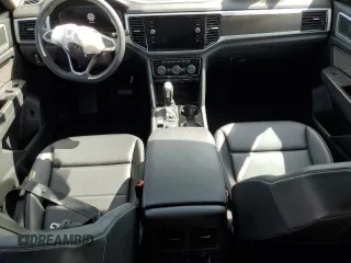 2023 Volkswagen Atlas SE z VIN 1V2HP2CA7PC550740, wystawiony jako Copart lot #55837705 z przebiegiem 15 376 mil mil oraz Szkoda całkowita • Salvage title. Historia ofert i sprzedaży dostępna na DreamBid. Obrazek 8.