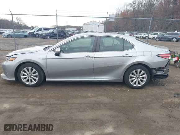 2019 Toyota Camry LE z VIN 4T1B11HK9KU851075, wystawiony jako IAAI lot #41911090 z przebiegiem 114 762 mil mil oraz . Historia ofert i sprzedaży dostępna na DreamBid. Obrazek 14.
