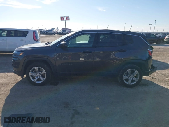 2024 Jeep Compass Sport z VIN 3C4NJDANXRT121722, wystawiony jako IAAI lot #41236232 z przebiegiem 8 702 mil mil oraz . Historia ofert i sprzedaży dostępna na DreamBid. Obrazek 14.
