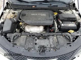 2015 Chrysler 200 S z VIN 1C3CCCBB5FN710029, wystawiony jako Copart lot #51744345 z przebiegiem 177 546 mil mil oraz Nie do naprawy • Non repairable. Historia ofert i sprzedaży dostępna na DreamBid. Obrazek 13.