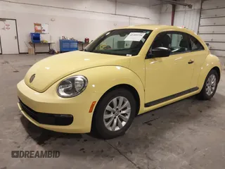 2015 Volkswagen Beetle Classic z VIN 3VWF17AT0FM611710, wystawiony jako IAAI lot #42209254 z przebiegiem 87 583 mil mil oraz . Historia ofert i sprzedaży dostępna na DreamBid. Obrazek 2.