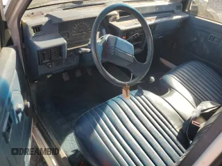 1990 Mitsubishi Mighty Max z VIN JA7FL24W3LP007688, wystawiony jako Copart lot #42651005 z przebiegiem 265 379 mil mil oraz Tytuł czysty. Historia ofert i sprzedaży dostępna na DreamBid. Obrazek 8.