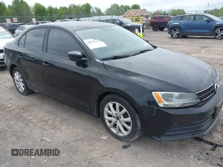 2015 Volkswagen Jetta SE z VIN 3VWD17AJ8FM321933, wystawiony jako IAAI lot #41177805 z przebiegiem 125 987 mil mil oraz . Historia ofert i sprzedaży dostępna na DreamBid. Obrazek 1.