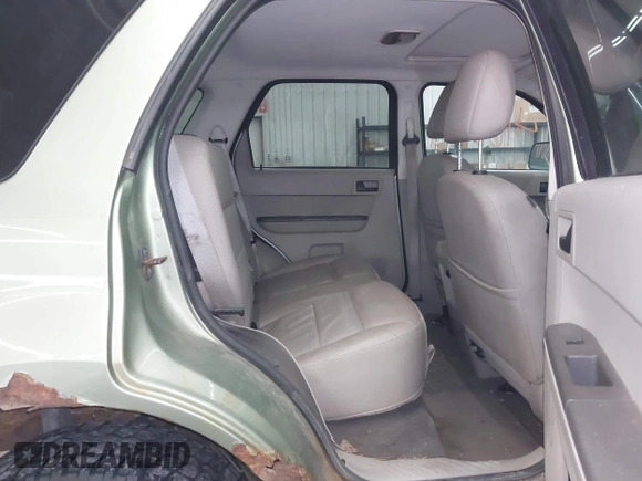 2008 Ford Escape XLT with VIN 1FMCU931X8KE68551, listed as a IAAI auction lot 41611972 with 267,034 mi miles. Bid and sale history available at carsss.com. Image 8.
