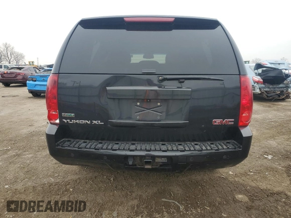 2012 GMC Yukon XL SLT with VIN 1GKS2KE78CR320272, listed as a Copart auction lot 81110124 with 214,889 mi miles and Salvage Title. Bid and sale history available at carsss.com. Image 6.