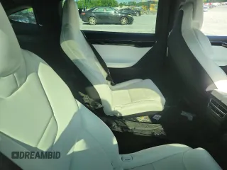 2017 Tesla Model X 90D z VIN 5YJXCBE22HF060645, wystawiony jako Copart lot #57907115 z przebiegiem 55 343 mil mil oraz Szkoda całkowita • Salvage title. Historia ofert i sprzedaży dostępna na DreamBid. Obrazek 10.