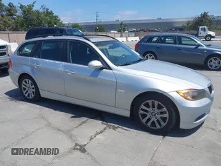 2006 BMW 3 Series 325xi z VIN WBAVT13586KW22477, wystawiony jako IAAI lot #42472303 z przebiegiem Nie podano mil oraz . Historia ofert i sprzedaży dostępna na DreamBid. Obrazek 1.