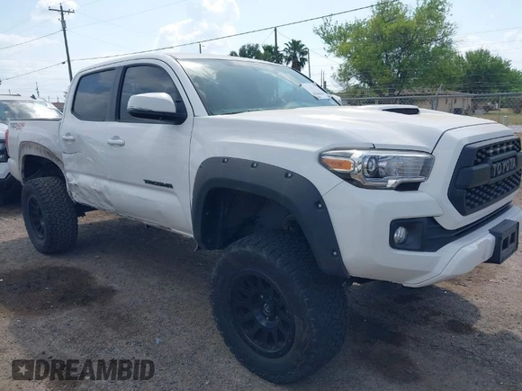 2017 Toyota Tacoma SR5 z VIN 5TFCZ5AN1HX116806, wystawiony jako IAAI lot #41839628 z przebiegiem 90 197 mil mil oraz . Historia ofert i sprzedaży dostępna na DreamBid. Obrazek 1.