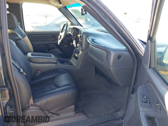 2004 Chevrolet Avalanche Z66 with VIN 3GNEC12T44G163138, listed as a IAAI auction lot 41347821 with 240,593 mi miles and . Bid and sale history available at DreamBid. Image 5.