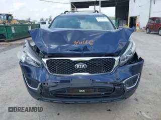 2017 Kia Sorento LX z VIN 5XYPG4A50HG290791, wystawiony jako IAAI lot #42148814 z przebiegiem 125 480 mil mil oraz . Historia ofert i sprzedaży dostępna na DreamBid. Obrazek 12.