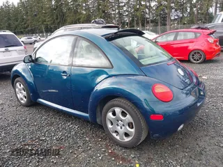 2002 Volkswagen New Beetle Coupe GLS with VIN 3VWCD21C52M427614, listed as a IAAI auction lot 41754238 with 194,718 mi miles. Bid and sale history available at carsss.com. Image 3.