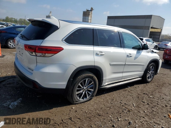 2018 Toyota Highlander SE with VIN 5TDJZRFH2JS538211, listed as a Copart auction lot 53752065 with 58,706 mi miles and Salvage title. Bid and sale history available at DreamBid. Image 3.