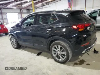 2023 Buick Encore GX Essence z VIN KL4MMFSL7PB106941, wystawiony jako Copart lot #61770545 z przebiegiem 36 593 mil mil oraz Nie do naprawy • Non repairable. Historia ofert i sprzedaży dostępna na DreamBid. Obrazek 2.