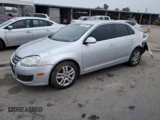 2007 Volkswagen Jetta 2.5 z VIN 3VWRG71K87M111864, wystawiony jako Copart lot #85610274 z przebiegiem 179 097 mil mil oraz Szkoda całkowita • Salvage title. Historia ofert i sprzedaży dostępna na DreamBid. Obrazek 1.