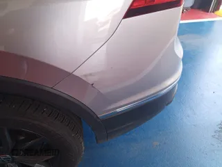 2024 Volkswagen Tiguan SE z VIN 3VV3B7AX7RM105271, wystawiony jako IAAI lot #42752403 z przebiegiem 27 050 mil mil oraz . Historia ofert i sprzedaży dostępna na DreamBid. Obrazek 6.